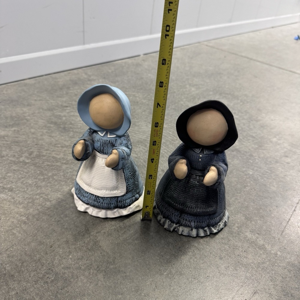 Vintage Faceless Amish Women Figurines Blue Bonnet Farmhouse Pair 6.5" - Picture 5 of 7